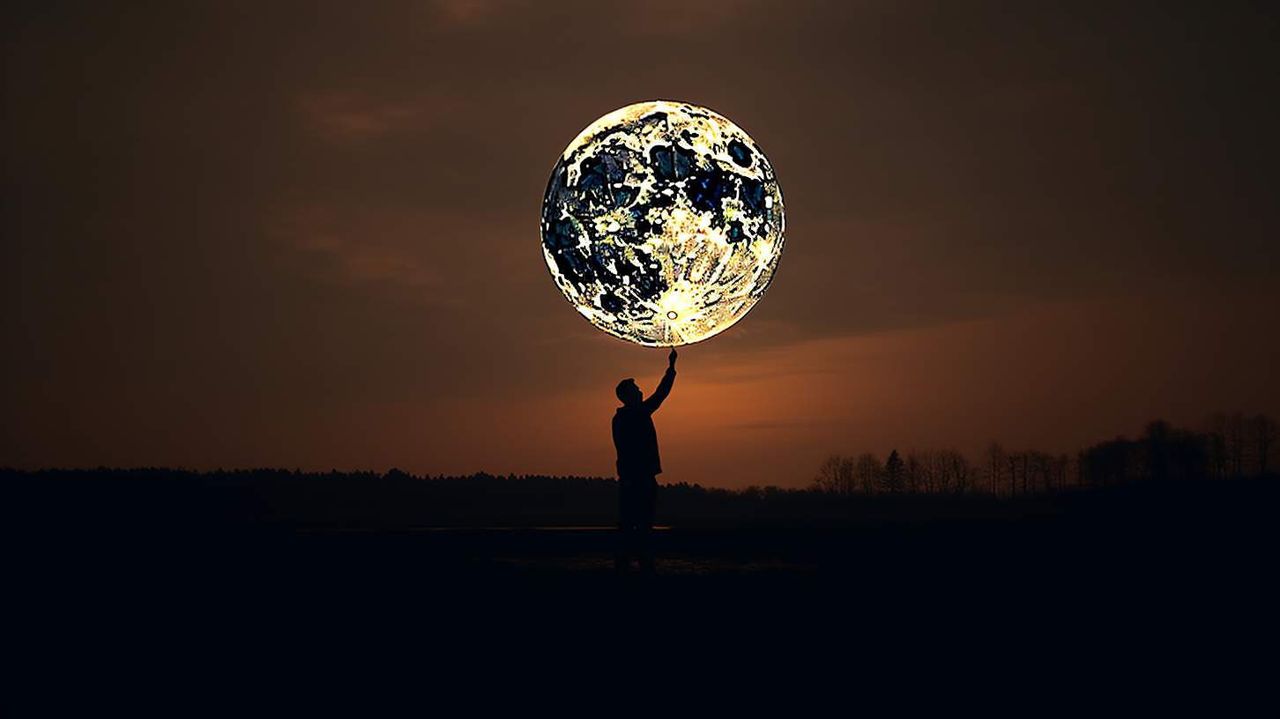 Forced Perspective AI photography prompt example